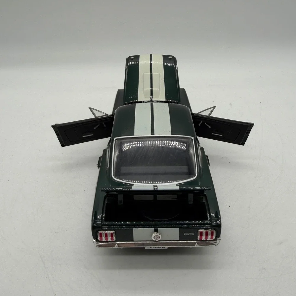 M2 Machines 1966 Shelby GT350 1:24 Scale Ivy Green w/ Stripe Diecast Metal Car